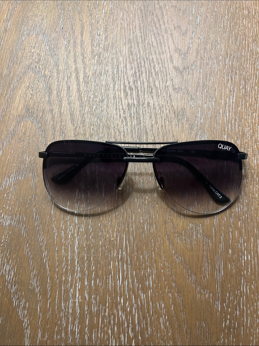 QUAY SUN GLASSES